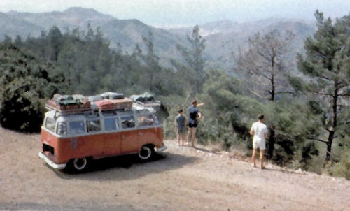 WV Kombi in Syria